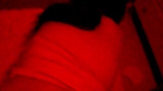 सुंदर कावळ्याच्या केसांच्या सेक्स बाहुल्या बाहेर मऊ सोफ्यावर विश्रांती घेतात आणि उत्कटतेने एकमेकांच्या रसाळ चुंट चाटतात. फॅन्टसी मसाज पॉर्न क्लिपमध्ये त्या हॉट लेस्बियन थ्रीसमकडे पहा!