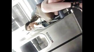 स्मोकिंग हॉट बेब्स दुहेरी तारखेला उत्कटतेने fucking