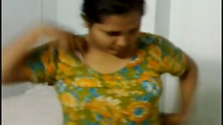 ब्लू आयड हो ऑनर ​​मे ब्लोजॉब देते आणि तिच्या मफला खिळले