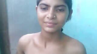 मोहक बोसोमी ब्लॉन्डी आणि लव्ड ब्रुनेट स्वारी कोंबडा बद्दल जंगली जातात