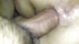 फिकट गुलाबी आणि लहान गोरा Aiden Starr कार्लो करेरा च्या ताठ टोचण्यावर उडी मारतो